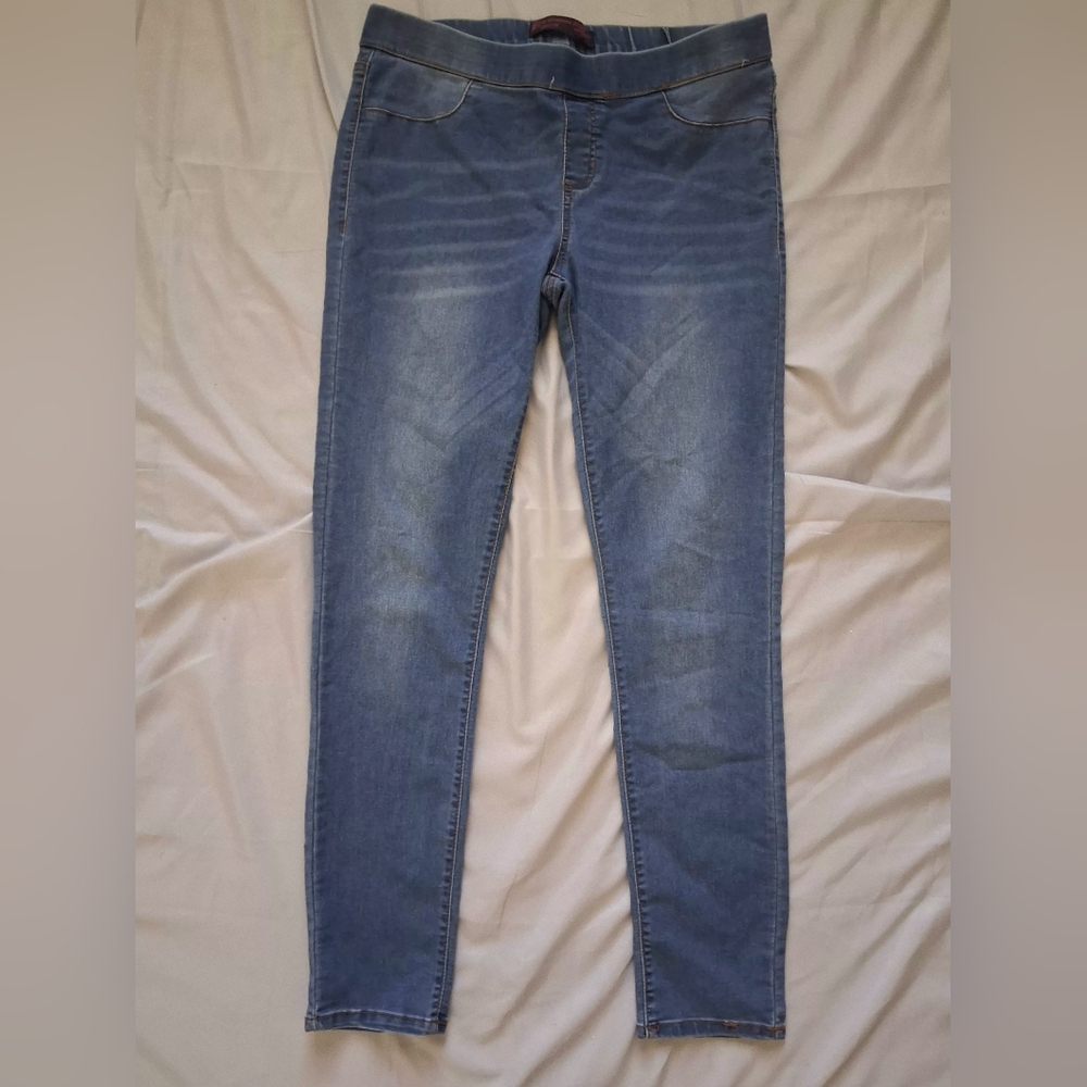 No Boundaries Light Wash Jeggings – Size L (11/13)